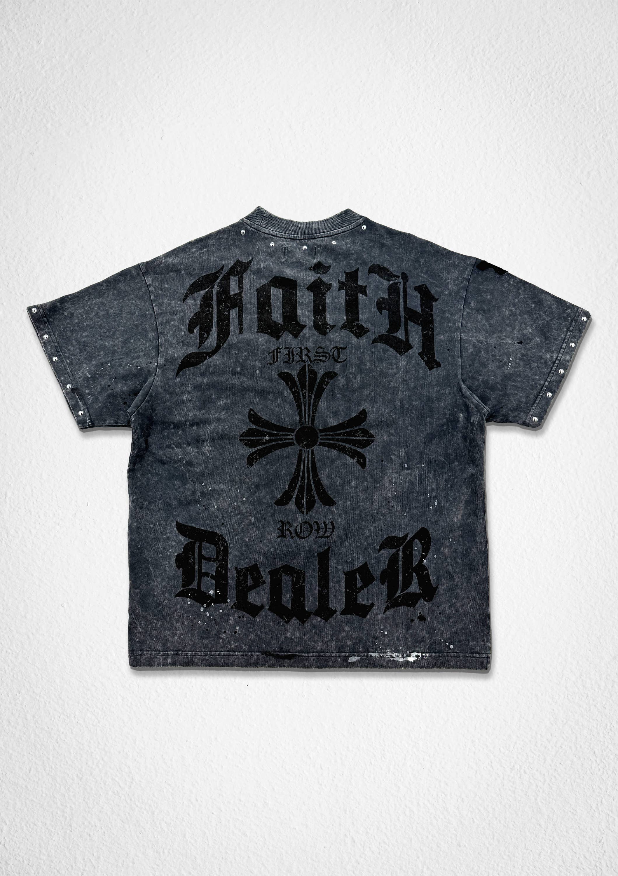 Camiseta Faith Dealer con flor de lis